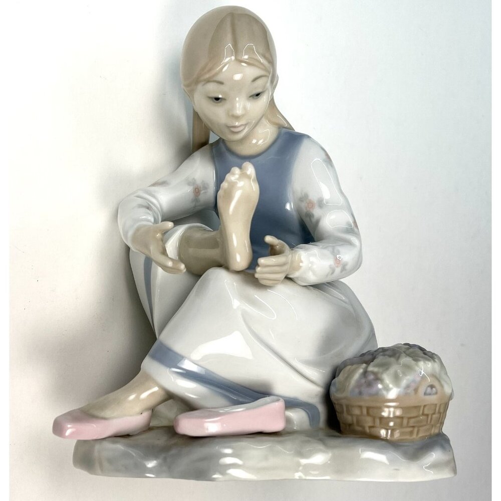 Nao by LLADRO 8" Porcelain Sculpture Figurine Sitting Girl Foot Massage Spain